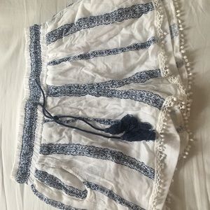 Super cute white&blue shorts